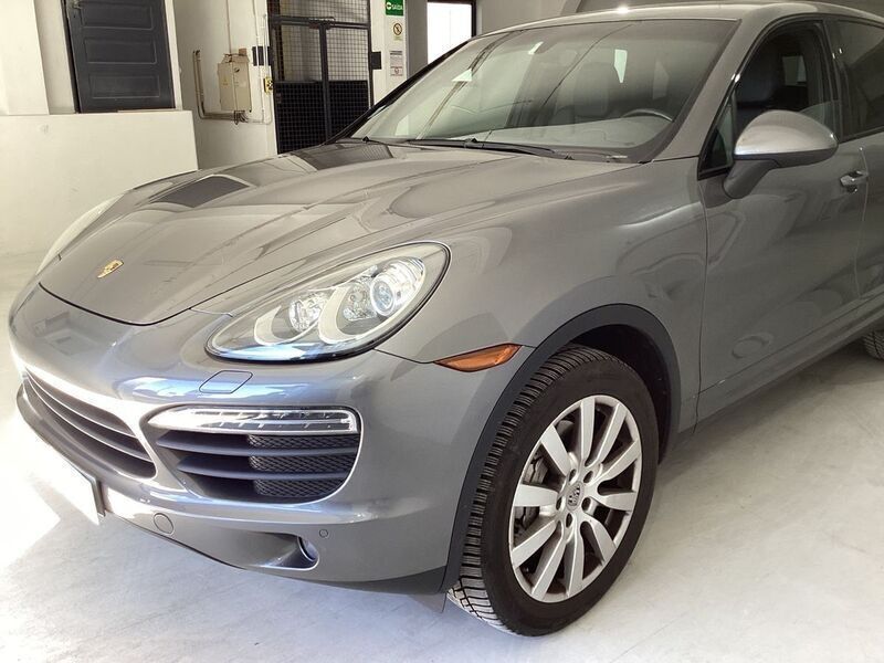 Cinza Usado 2011 Porsche Cayenne S SUV | € 39.990 - Imagem 1/4