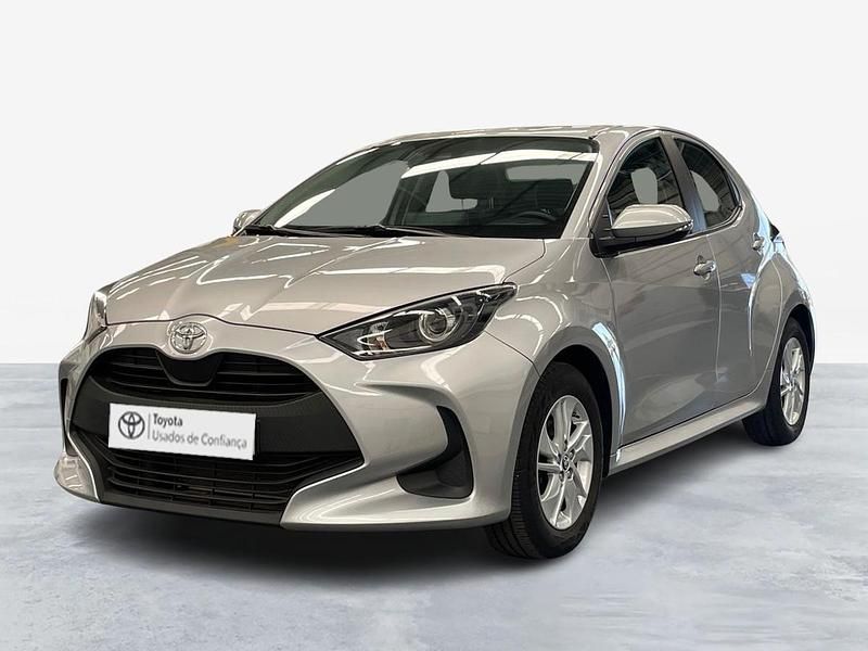 Cinzento atomic / tej ns (metalizado) Usado 2022 Toyota Yaris Comfort Citadino | € 17.750 (Preço justo) - Imagem 1/4