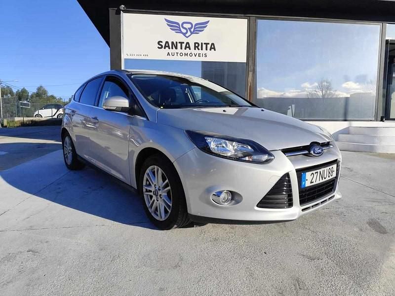 Cinzento Usado 2013 Ford Focus Citadino | € 9.990 (Caro) - Imagem 1/4