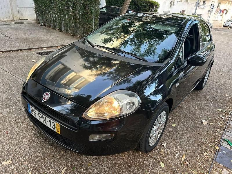 Preto Usado 2015 Fiat Punto Easy Citadino | € 6.580 (Bom preço) - Imagem 1/4