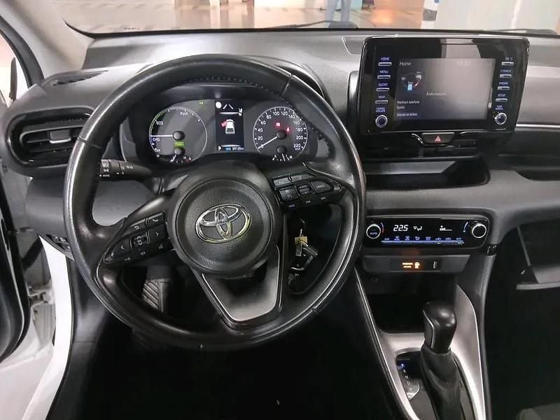 Usado Toyota Yaris Hybrid Comfort 115 HP (84 kW) 2021 Branco