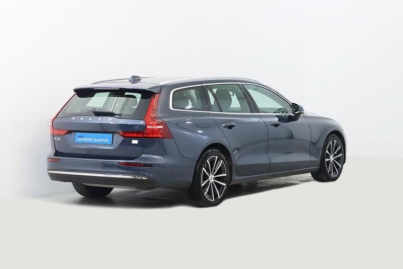 Azul Usado 2024 Volvo V60 Carrinha | € 44.900 (Preço justo) - Imagem 1/2