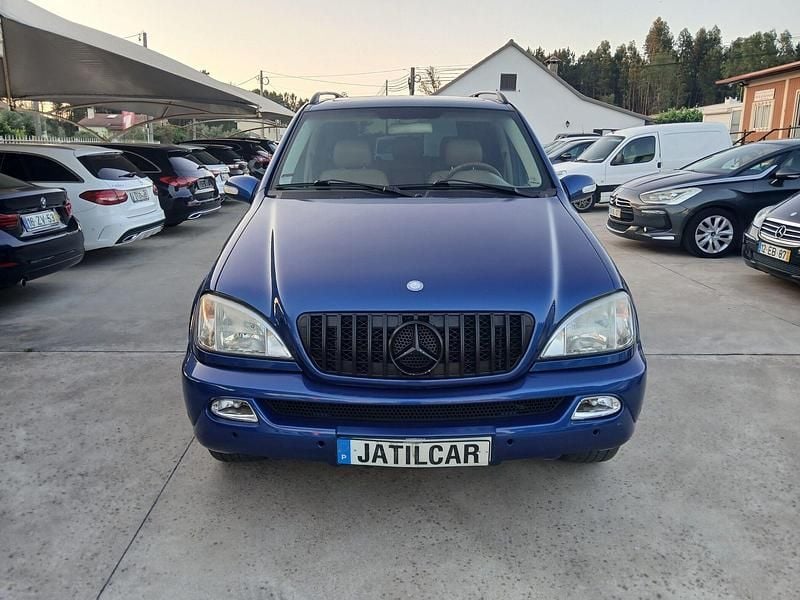 Azul Usado 2000 Mercedes ML270 SUV | € 9.800 - Imagem 1/4