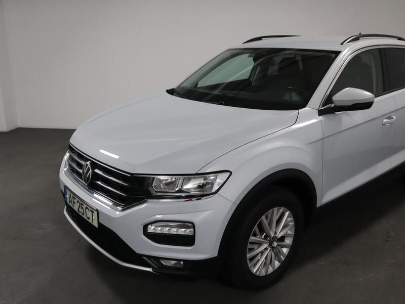 Cinzento Usado 2021 VW T-Roc Style SUV | € 19.990 (Preço justo) - Imagem 1/4