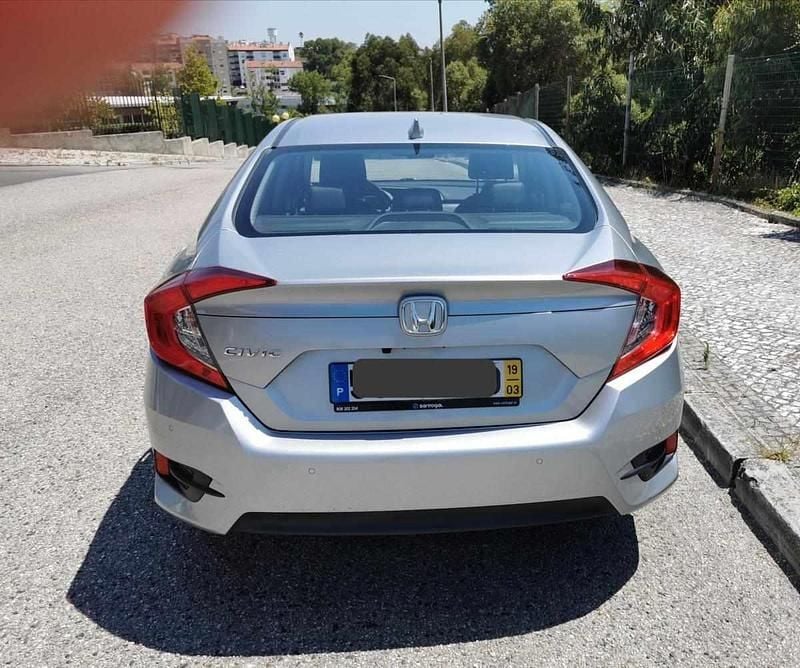 Usado Honda Civic 120 HP (88 kW) 2019 Cinzento Sedan