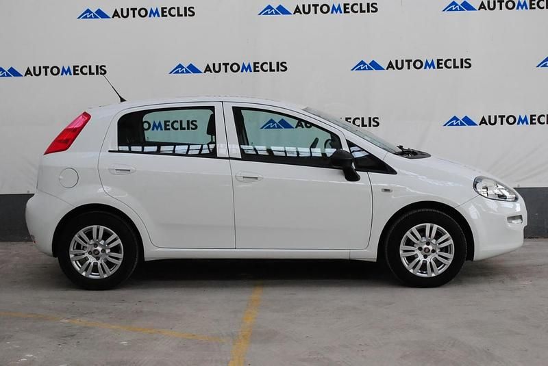 Usado Fiat Punto Easy 69 HP (50 kW) 2018 Branco Citadino