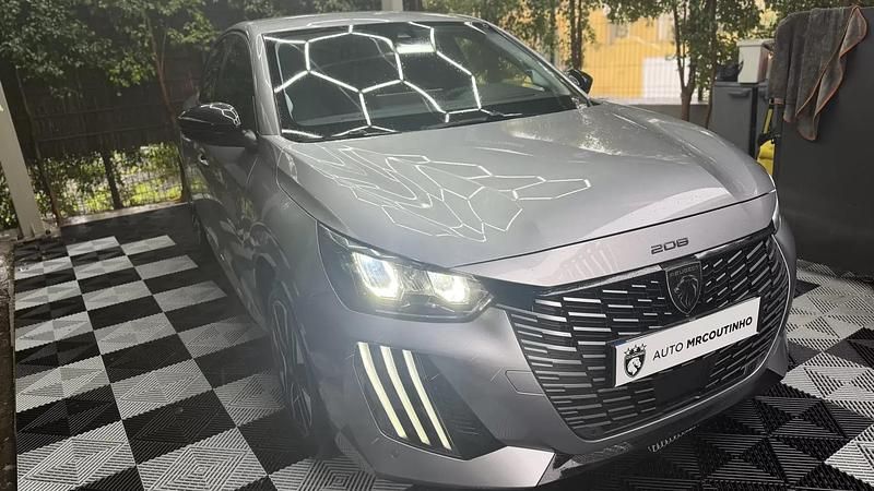 Usado Peugeot 208 Allure 110 HP (80 kW) 2024 Cinza Citadino