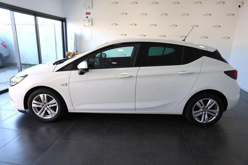 Usado Opel Astra Business Edition 122 HP (89 kW) 2020 Branco