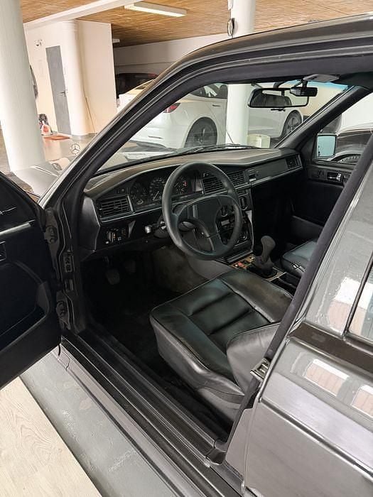 Usado Mercedes 190 185 HP (136 kW) 1985 Sedan