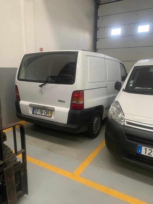 Branco Usado 1999 Mercedes Vito Van | € 6.950 - Imagem 1/4