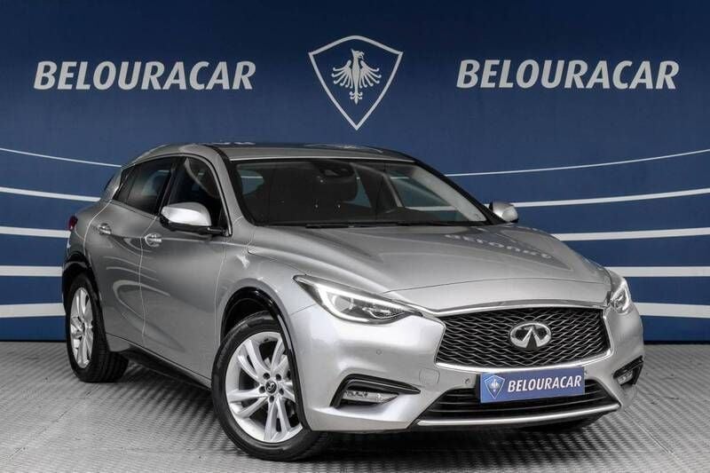 Usado Infiniti Q30 Premium 110 HP (80 kW) 2016 Cinzento Citadino