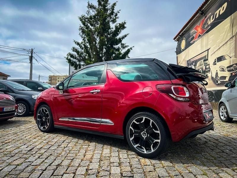 Usado Citroën DS3 Cabriolet Chic 82 HP (60 kW) 2014 Vermelho Cabrios