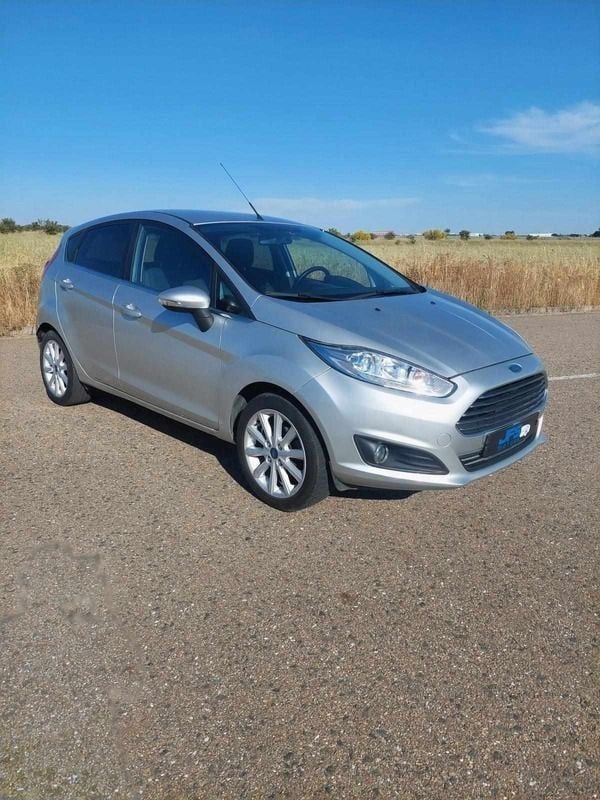 Usado Ford Fiesta Trend 80 HP (58 kW) 2016 Cinza Citadino