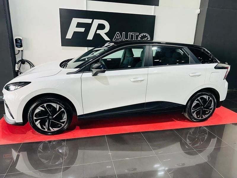 Usado MG MG4 EV 125 kW (170 HP) 2023 Branco Citadino