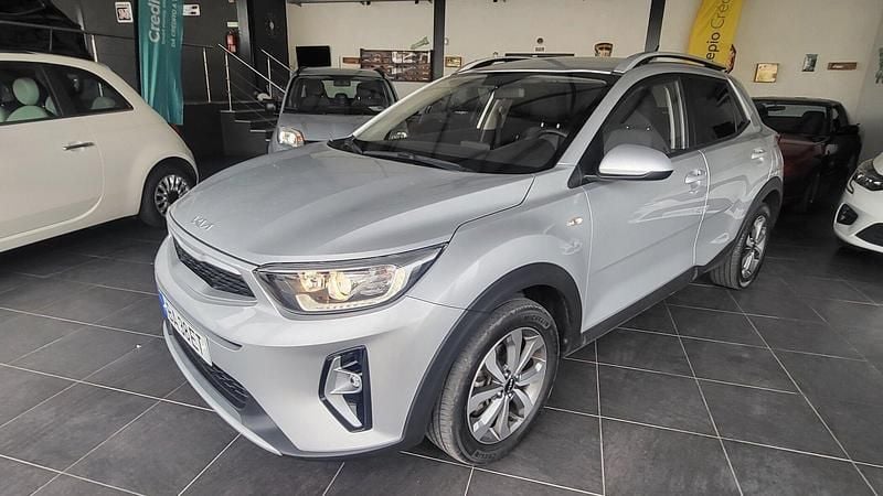Cinza Usado 2023 Kia Stonic SUV | € 16.990 (Preço justo) - Imagem 1/4