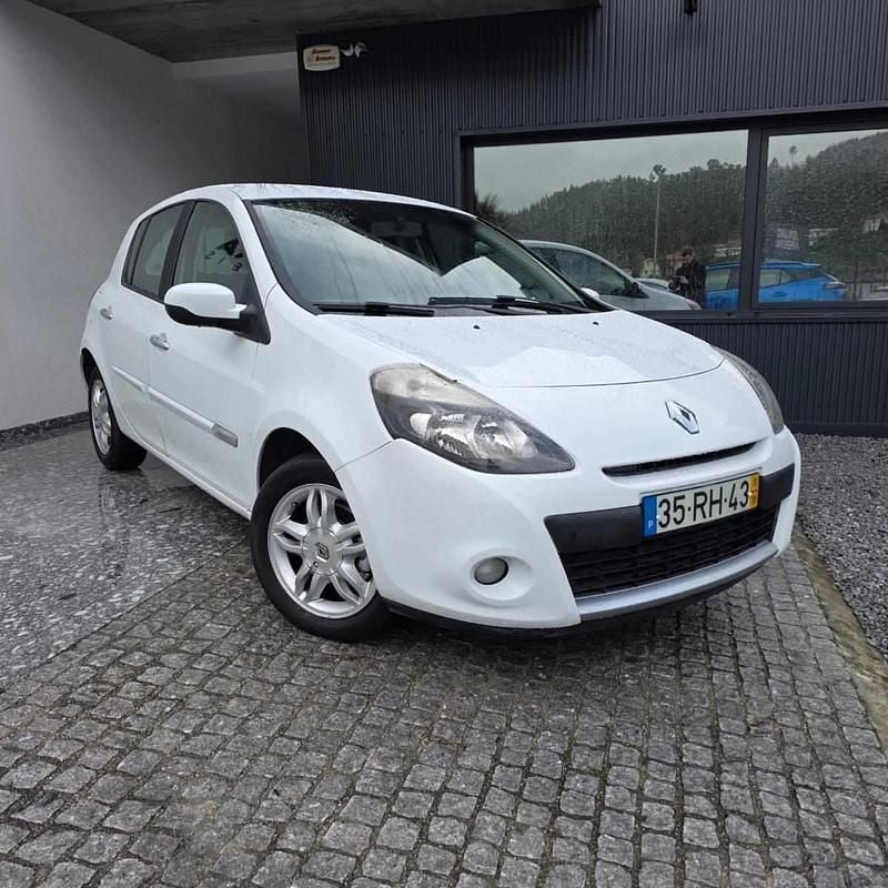 Usado Renault Clio II Dynamique 90 HP (66 kW) 2011 Branco