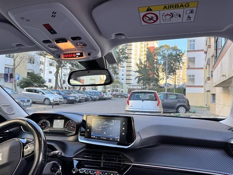 Usado Peugeot 2008 Business-Line 100 HP (73 kW) 2021 SUV