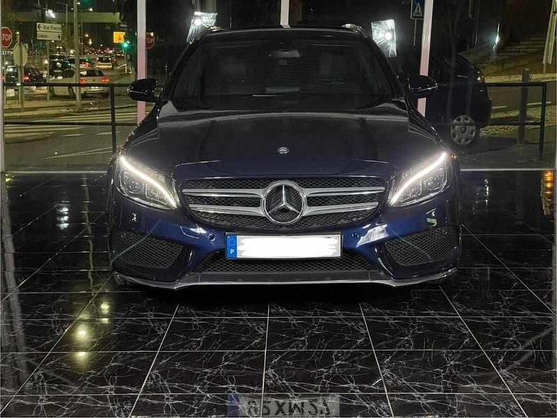Usado Mercedes C200 136 HP (100 kW) 2015 Azul Carrinha