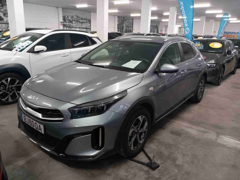 Azul Usado 2024 Kia XCeed SUV | € 22.990 (Preço elevado) - Imagem 1/4
