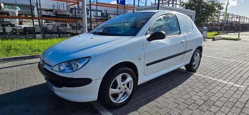 Usado Peugeot 206 68 HP (50 kW) 2006 Branco Citadino