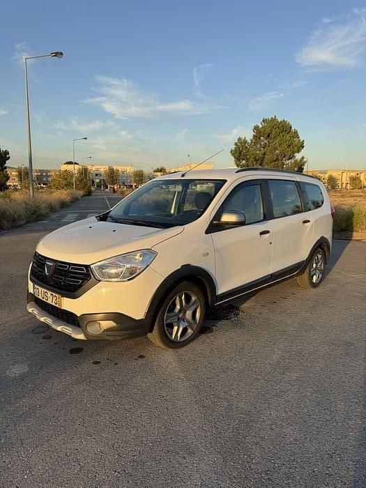 Usado 2018 Dacia Lodgy Stepway Monovolume | € 12.400 (Bom preço) - Imagem 1/4