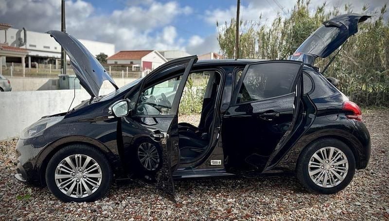 Usado 2016 Peugeot 208 Style Citadino | € 7.975 (Bom preço) - Imagem 1/4