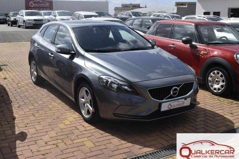 Cinza Usado 2018 Volvo V40 Inscription Carrinha | € 18.750 (Preço elevado) - Imagem 1/3