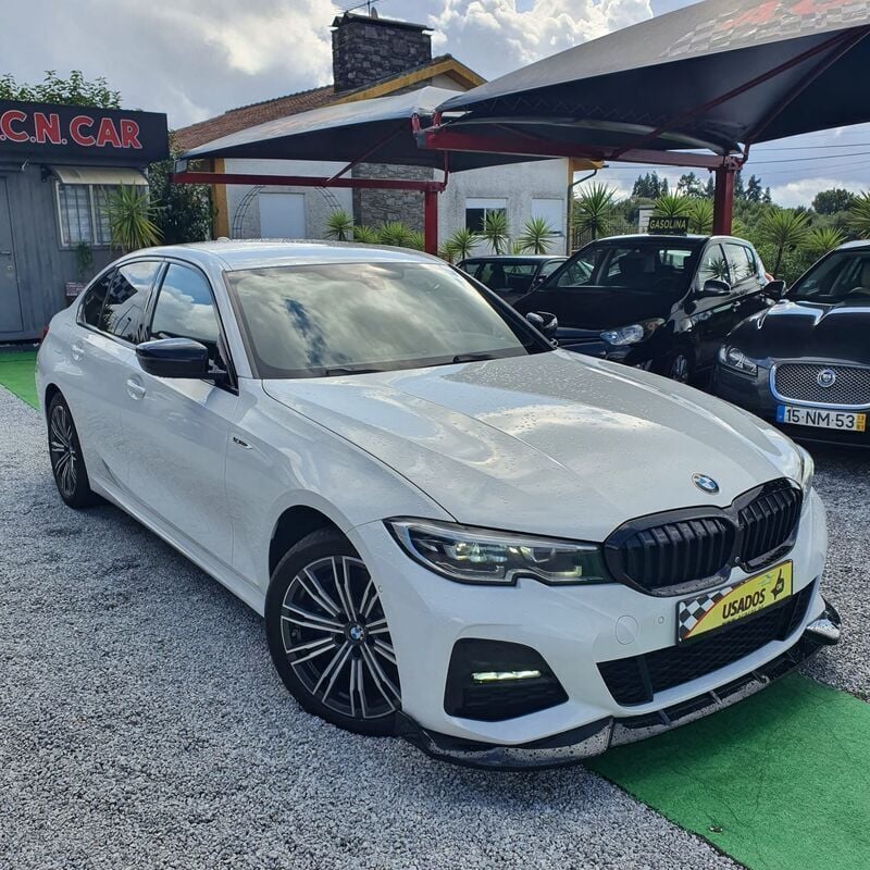Branco Usado 2019 BMW 330 Sedan | € 32.500 - Imagem 1/4