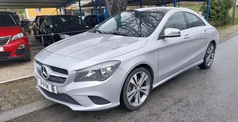 Cinza prata Usado 2015 Mercedes CLA200 Urban Sedan | € 19.900 (Preço justo) - Imagem 1/4
