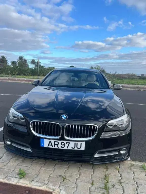 Preto Usado 2016 BMW 518 Luxury Line Sedan | € 24.990 - Imagem 1/4