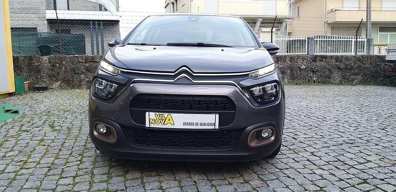 Cinza Usado 2022 Citroën C3 PureTech Citadino | € 13.500 (Preço justo) - Imagem 1/4