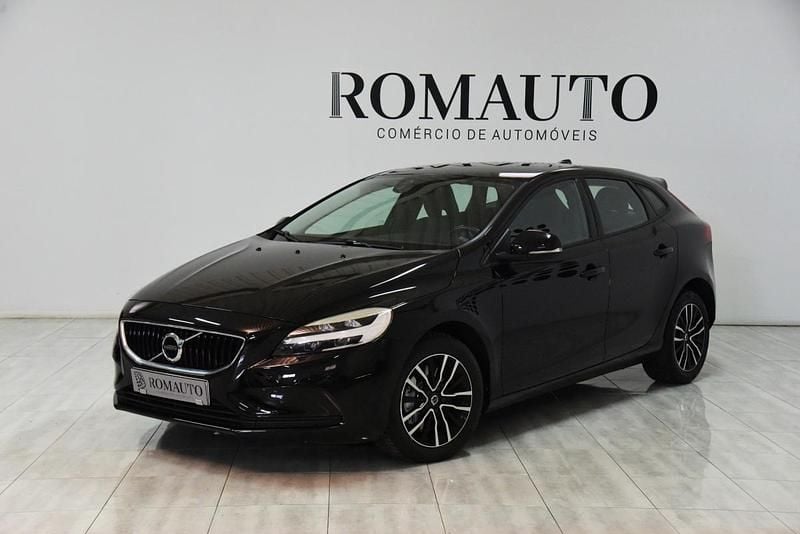 Preto Usado 2020 Volvo V40 Momentum Carrinha | € 15.800 - Imagem 1/4