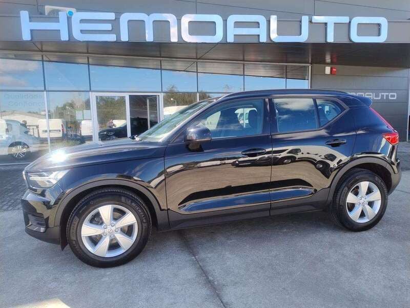 Preto Usado 2021 Volvo XC40 Momentum SUV | € 25.990 (Preço elevado) - Imagem 1/4