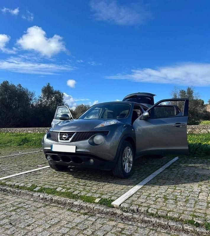 Usado Nissan Juke 110 HP (80 kW) 2011 Cinzento SUV