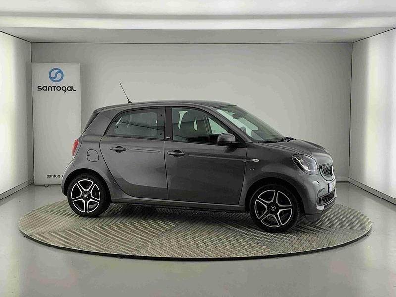 Cinzento Usado 2017 Smart ForFour Passion Citadino | € 13.990 (Caro) - Imagem 1/4