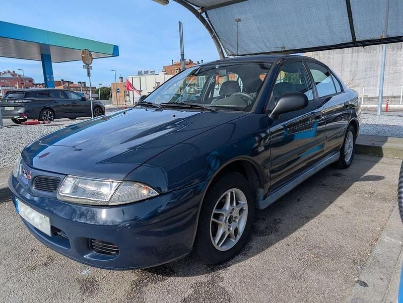 Usado Mitsubishi Carisma 90 HP (66 kW) 1998 Sedan