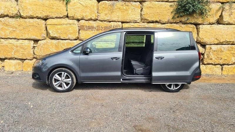 Usado Seat Alhambra Style 150 HP (110 kW) 2017 Cinzento Monovolume