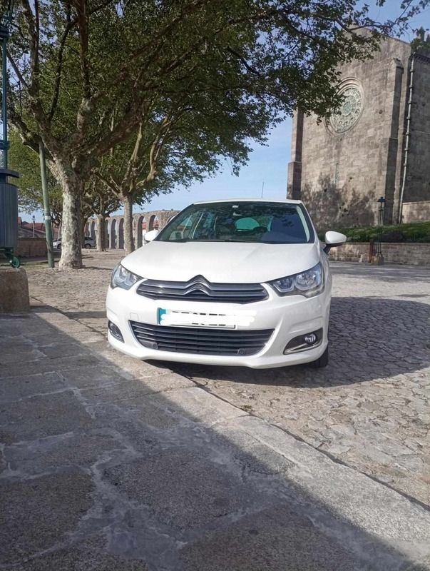 Branco Usado 2016 Citroën C4 Citadino | € 12.850 (Caro) - Imagem 1/3