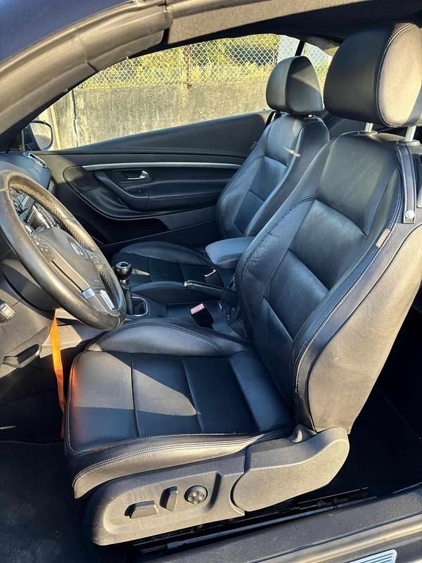 Usado VW Eos 160 HP (117 kW) 2010 Preto Cabrios