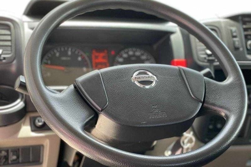 Usado Nissan Cabstar 130 HP (95 kW) 2018 Branco Pickup