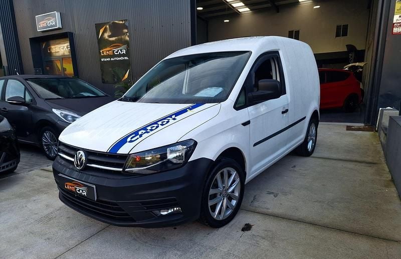 Branco Usado 2016 VW Caddy Monovolume | € 18.999 - Imagem 1/4