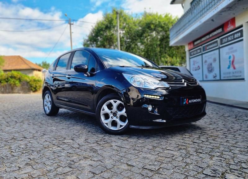 Preto Usado 2015 Citroën C3 PureTech | € 7.500 - Imagem 1/4