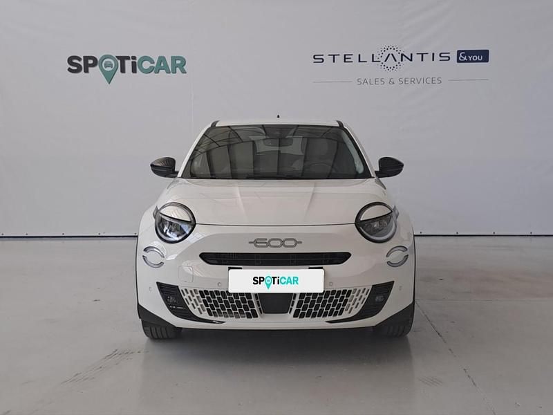 Usado Fiat 600 La Prima 136 HP (100 kW) 2024 Branco SUV