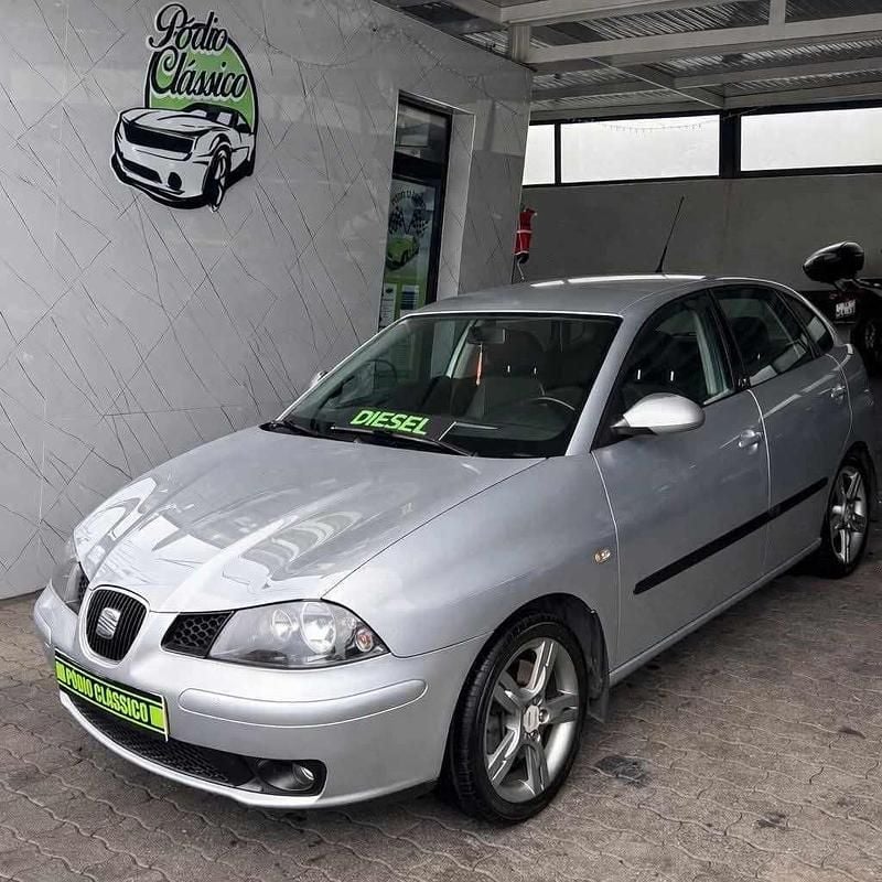 Cinzento Usado 2005 Seat Ibiza Citadino | € 8.900 - Imagem 1/4