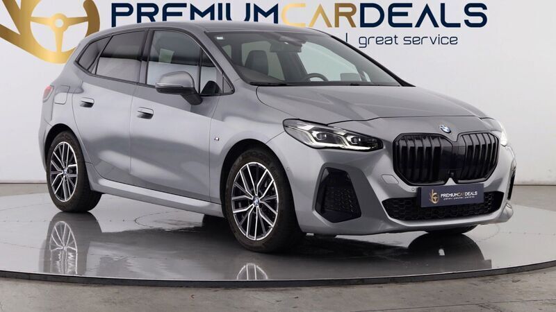 Cinza Usado 2022 BMW 218 Active Tourer Performance Monovolume | € 34.990 - Imagem 1/4
