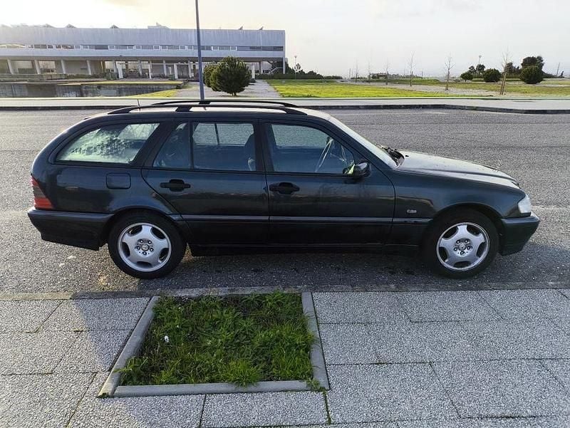 Usado Mercedes C250 150 HP (110 kW) 1998 Sedan
