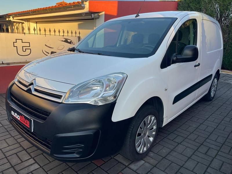 Branco Usado 2017 Citroën Berlingo Monovolume | € 10.500 (Preço justo) - Imagem 1/4