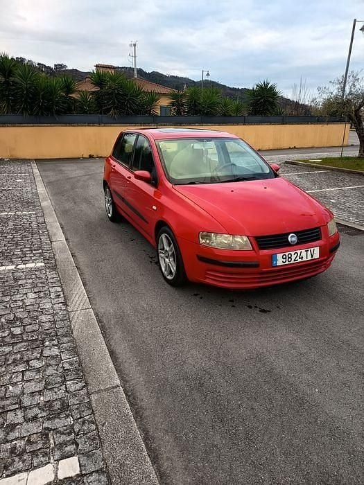 Usado 2002 Fiat Stilo Sedan | € 2.500 - Imagem 1/4