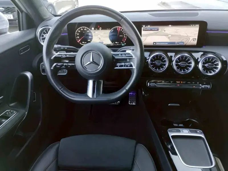 Usado Mercedes A250 Advanced Plus 218 HP (160 kW) 2023 Branco digital Citadino