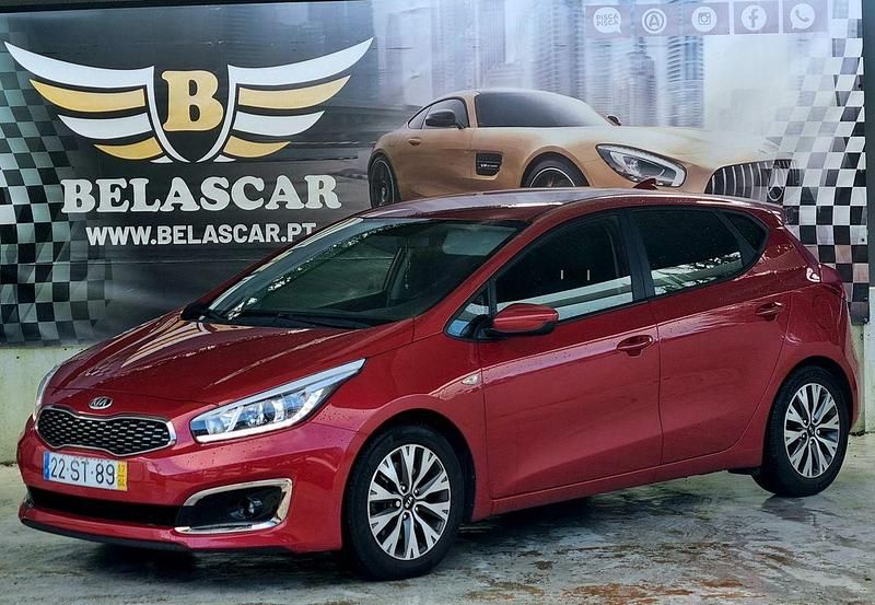 Usado Kia Ceed 90 HP (66 kW) 2017 Vermelho Citadino